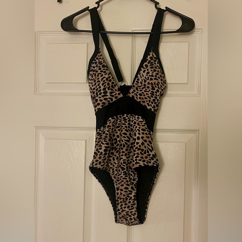 Pink Lily Leopard Print Bathing Suit Women’s XS Swimsuit